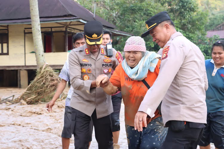 Banjir Bandang di Lahat, Satu Orang Meninggal Dunia Banjir Bandang di Lahat, Satu Orang Meninggal Dunia