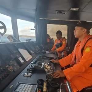 Basarnas Mencari 10 Penumpang KM Linggar Petak 89 yang Terbalik di Samudera Hindia