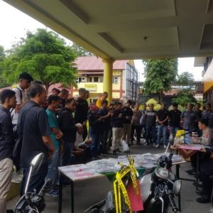 Bejat Sekali, Cabuli Anak Kandung, Dua orang Pelaku diringkus Polresta Padang gelar Jumpa Pers