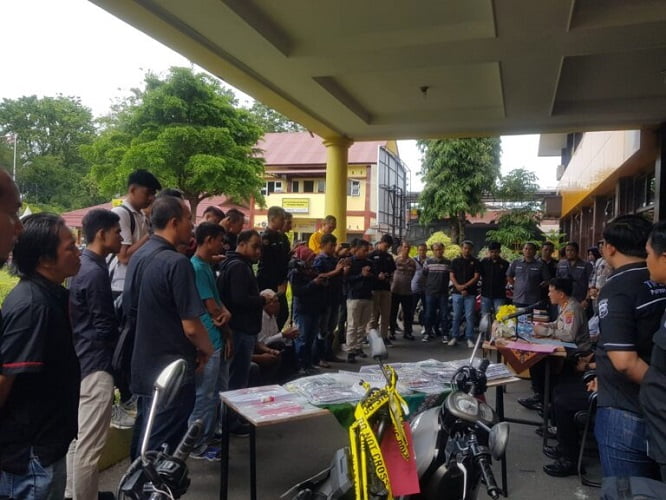 Bejat Sekali, Cabuli Anak Kandung, Dua orang Pelaku diringkus Polresta Padang gelar Jumpa Pers Bejat Sekali, Cabuli Anak Kandung, Dua orang Pelaku diringkus Polresta Padang gelar Jumpa Pers