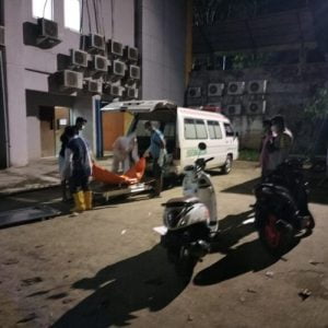 Belum Teridentifikasi, Petugas Titipkan Mayat Yang Tersangkut di Batang Sinamar ke RSUD Sijunjung