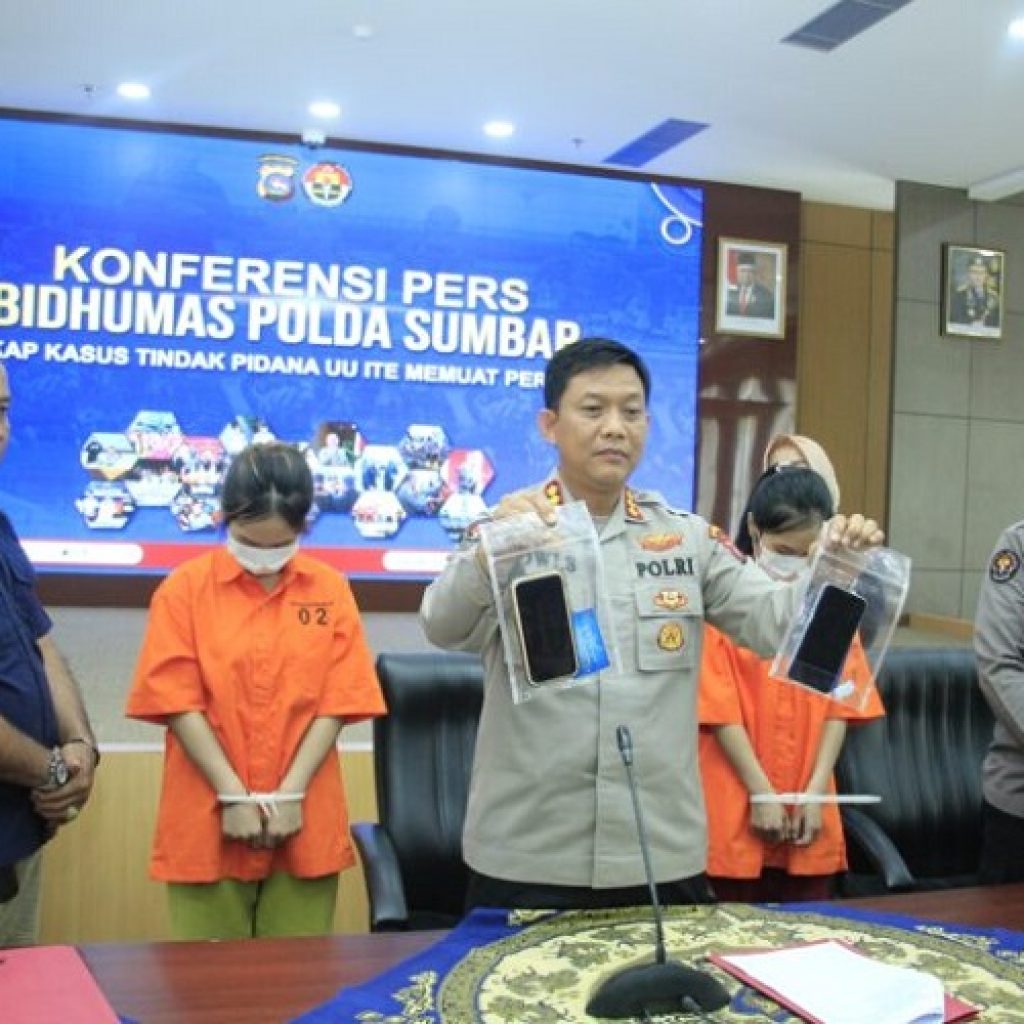 Diduga Endors Situs Judi Online, Duo Selebgram Kembar Diamankan Polda Sumbar