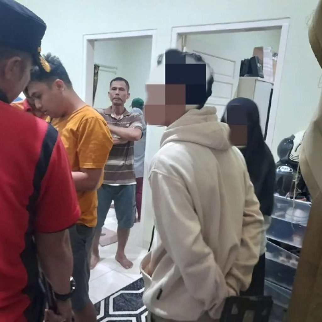 Diduga berbuat Asusila Karena bawa Teman Pria ke Kos, Satu Pasangan Muda Mudi diamakan Satpol PP Padang
