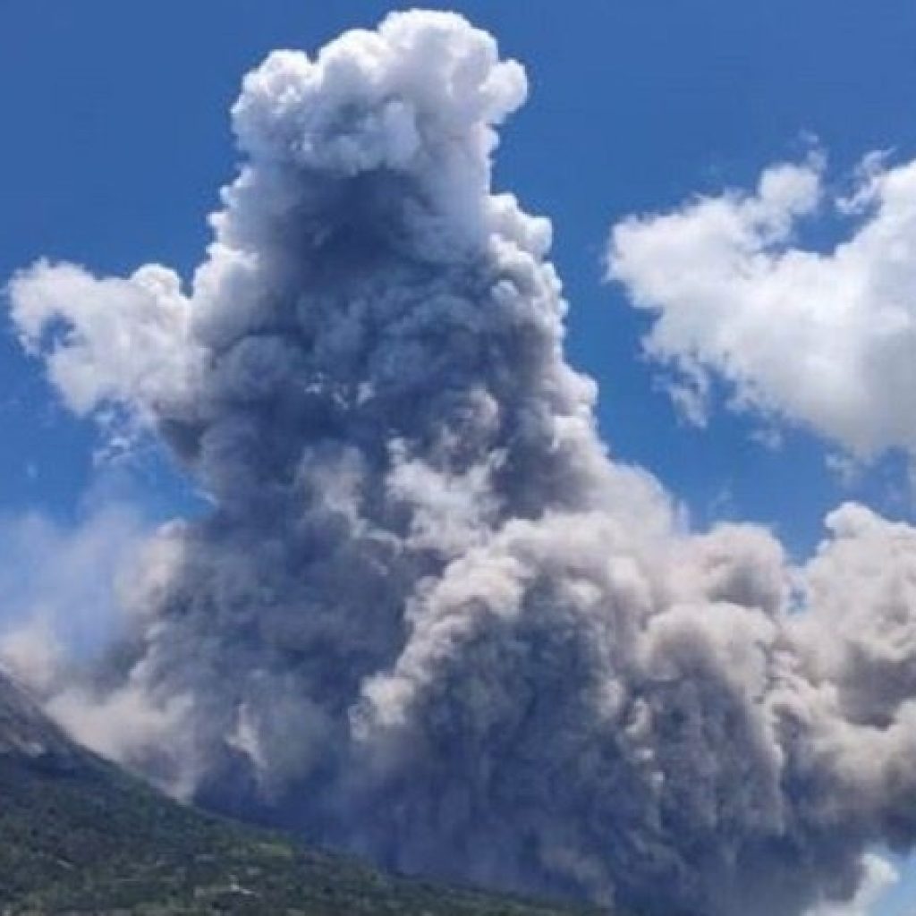 Gunung Merapi Mengeluarkan Awan Panas, Candi Borobudur Tetap Aman Dikunjungi Wisatawan