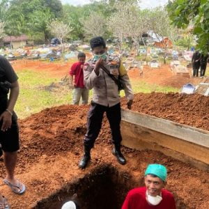 Jenazah Tanpa Identitas Yang Hanyut di Batang Sinamar dimakamkan di Muaro