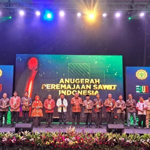Pemkab Pasbar Terima Penghargaan PSR Pada Rakor Kelapa Sawit Nasional 2023 di Jakarta