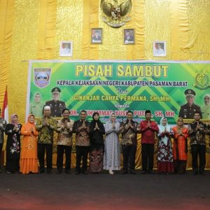 Pisah Sambut Kajari Pasbar, Bupati Hamsuardi Ucapkan Terimakasih Kepada Ginanjar Cahya Permana dan Sambut DR. Muhammad Yusuf Putra Bertugas di Pasbar
