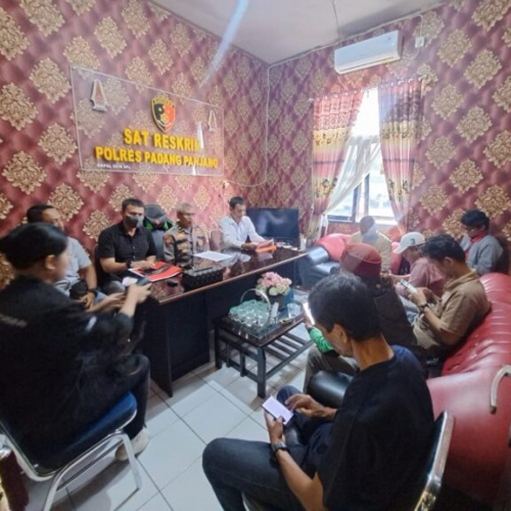 Polisi Tetapkan 3 Orang Tersangka dalam kasus Pengrusakan Mobil Dinas Satpol PP Padang Panjang yang sempat Viral beberapa waktu lalu