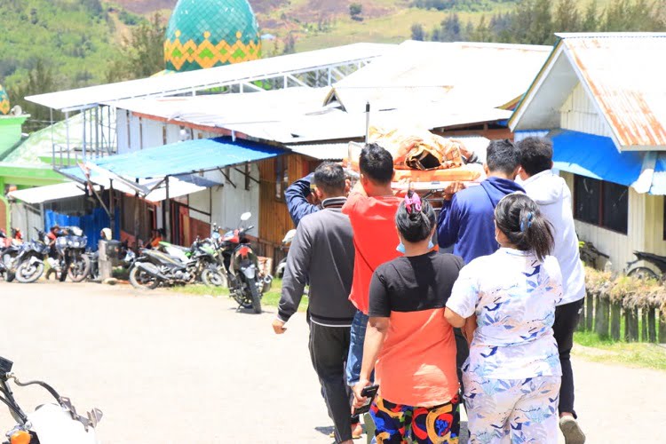 Polisi Usut Kasus Penembakan terhadap Tukang Ojek di Kabupaten Puncak oleh KKB Polisi Usut Kasus Penembakan terhadap Tukang Ojek di Kabupaten Puncak oleh KKB