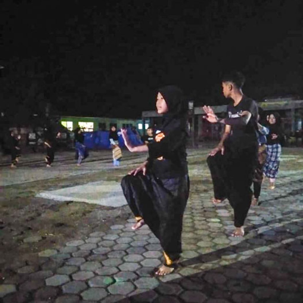 SDN 11 Padang Panjang Barat Kembangkan Kesenian Randai Melalui Ekstrakurikuler