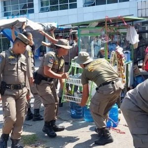 Sudah dibongkar dibangun lagi, Lapak PKL Kawasan Khatib Sulaiman Kota Padang dibongkar Kembali