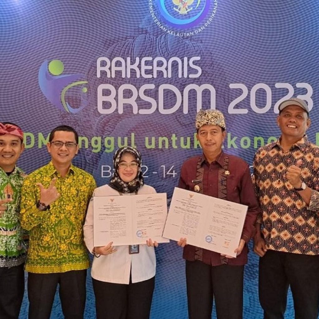 Wakil Bupati Pasaman Barat Risnawanto tanda tangani kesepakatan (MOU) dengan Kementrian Kelautan dan Perikanan