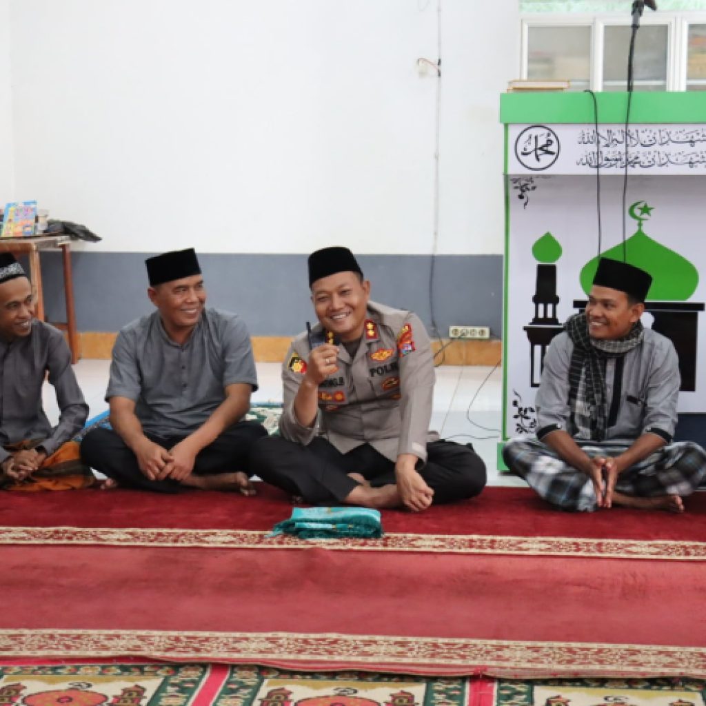 Beri Pesan Kamtibmas Di Masjid Al-Mukhlisin, Kapolres Pasaman Barat Gelar Kegiatan Jumat Curhat