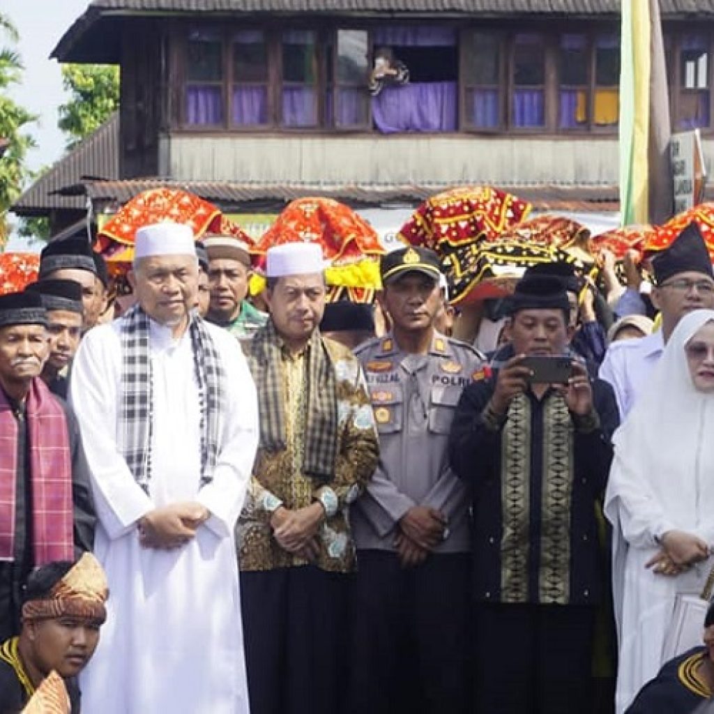 Hari Raya Anam Tahun 2023, Bupati dan Wakil Bupati Pasbar Hadiri Tradisi Manjalang Buya Lubuak Landua