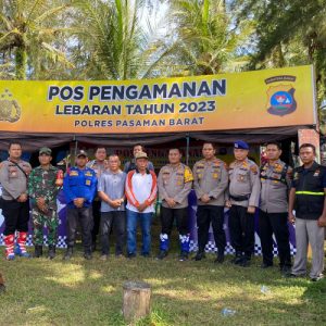 Kapolres Pasaman Barat Meninjau Pemukiman Warga Di Pantai Sikabau Pasca Gempa 7,3 Magnitudo