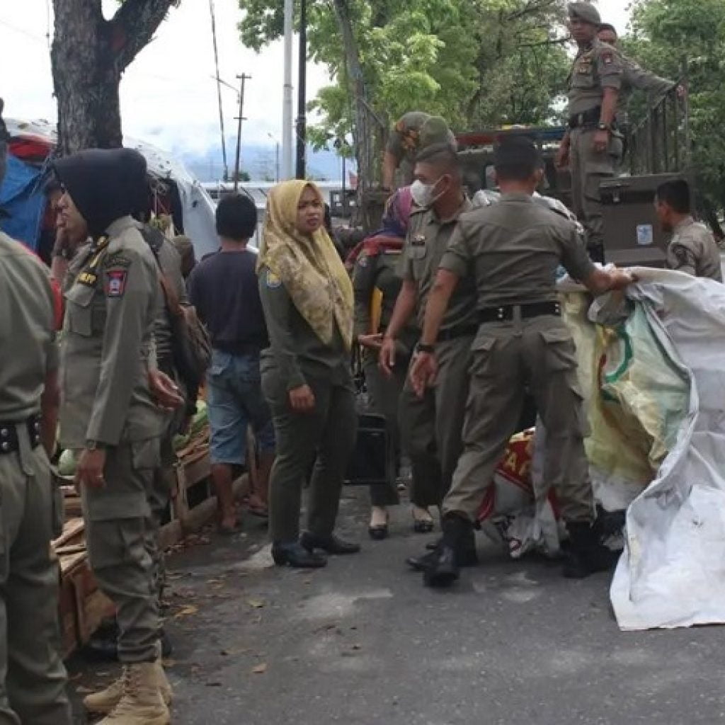 Lapak PKL yang Masih Berdiri di atas Fasum kembali ditertibkan Satpol PP Kota Padang