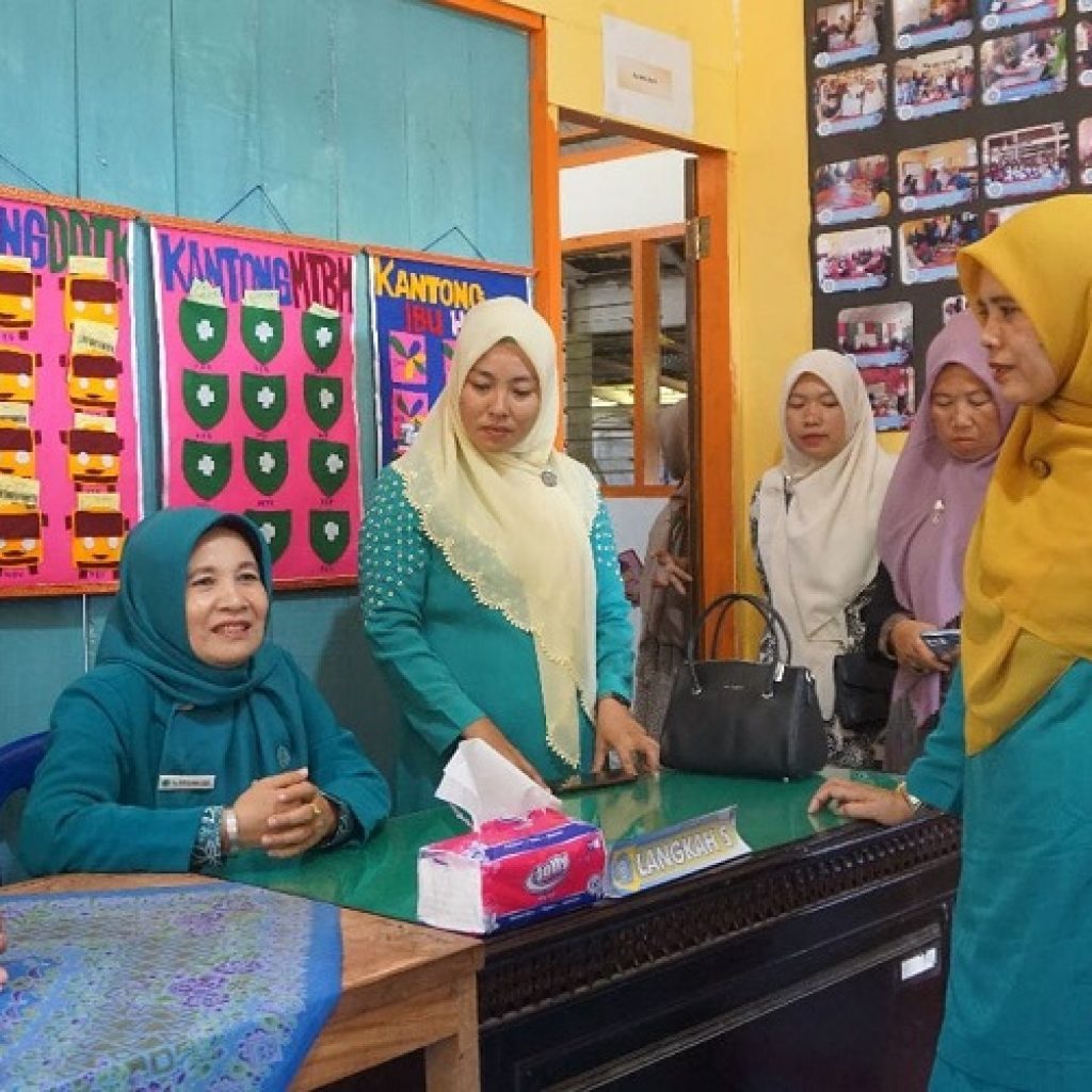 TP PKK Pasbar Bersama Tim Penilai Posyandu Berprestasi Tingkat Kabupaten Lakukan Verifikasi Lapangan Posyandu Nusa Indah IV Nagari Tabek Sirah