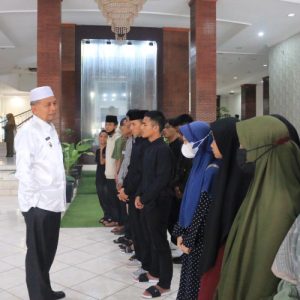 25 Santriwan Santriwati Pesantren Al Hijaz Dilepas Bupati Hamsuardi ke Jonggol Bogo