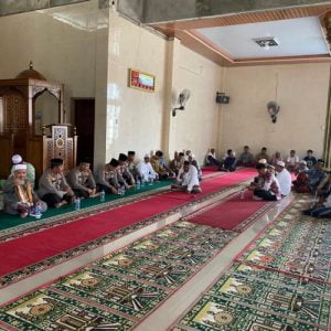 Wakapolres Pasaman Barat Pimpin Kegiatan Jumat Curhat Di Masjid Taqwa Kecamatan Sungai Aur