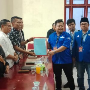 Ketua DPD Partai Demokrat  Beserta Jajaran Pengurusnya Mendaftarkan Bacalegnya Ke KPU Pasbar