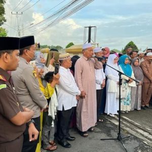 Kumandang Azan Bupati Hamsuardi dan Pengibaran Bendera Oleh Wakil Bupati Risnawanto Tandai Pelepasan 317 Jemaah Calon Haji Pasaman Barat
