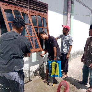 Wali Nagari Muara Kiawai hilir Yusman apresiasi kegiatan pemuda gotong royong bersihkan mesjid Nurul Huda