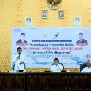 Dibuka Wabup Risnawanto, Ade Rezki Pratama Bersama BBPOM Padang Gelar Kegiatan KIE Ajak Masyarakat Pasbar Cerdas Memilih Obat dan Makanan