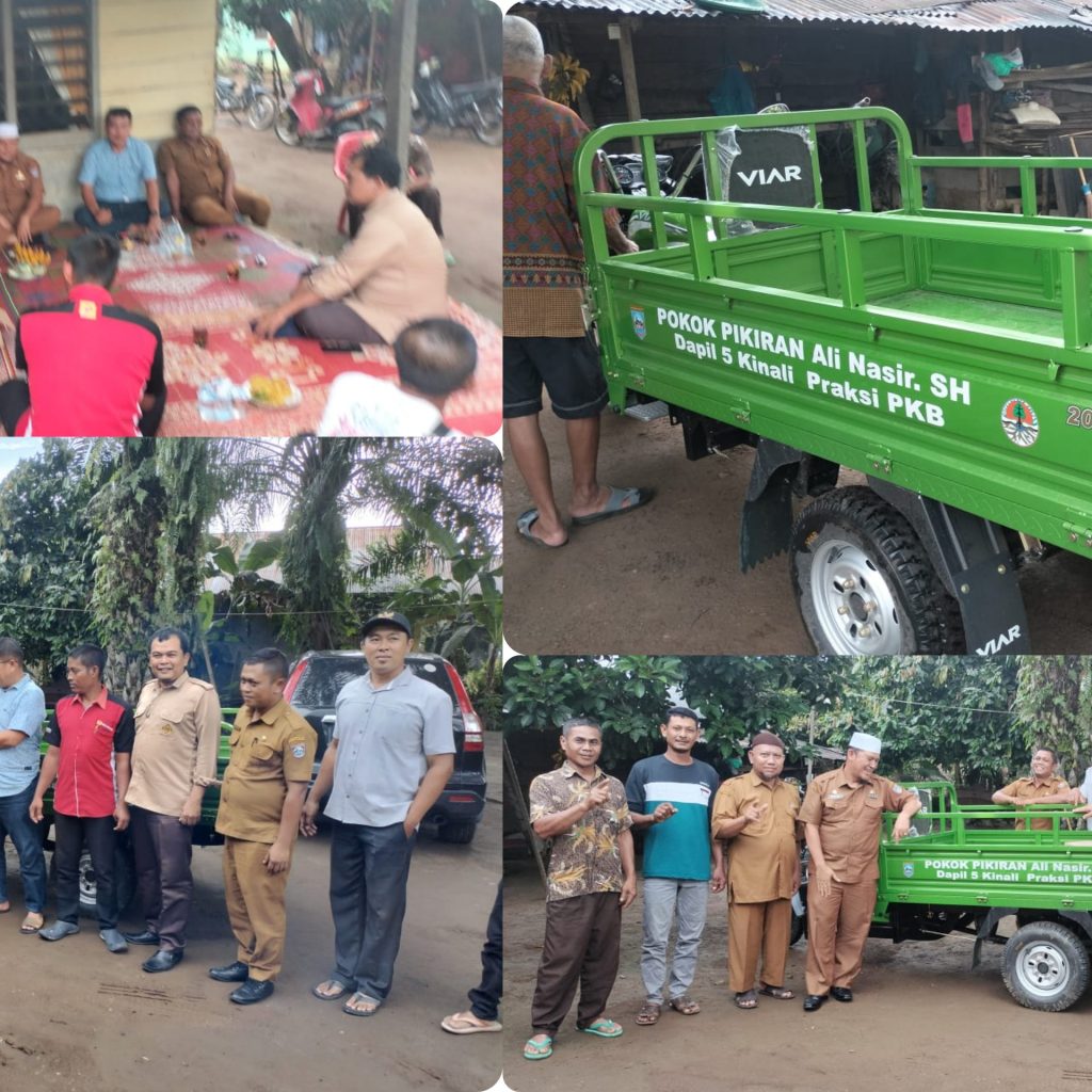 Anggota DPRD Pasaman Barat didampingi Kadis Lingkungan Hidup H.Edison Zelmi.S.SPT.MM Serahkan 1 Unit Betor dari Pokir 2023
