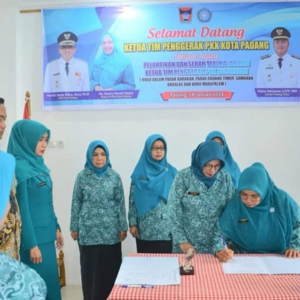 Genny Hendri Septa Saksikan Sertijab Lima Ketua TP-PKK Kelurahan di Padang Timur