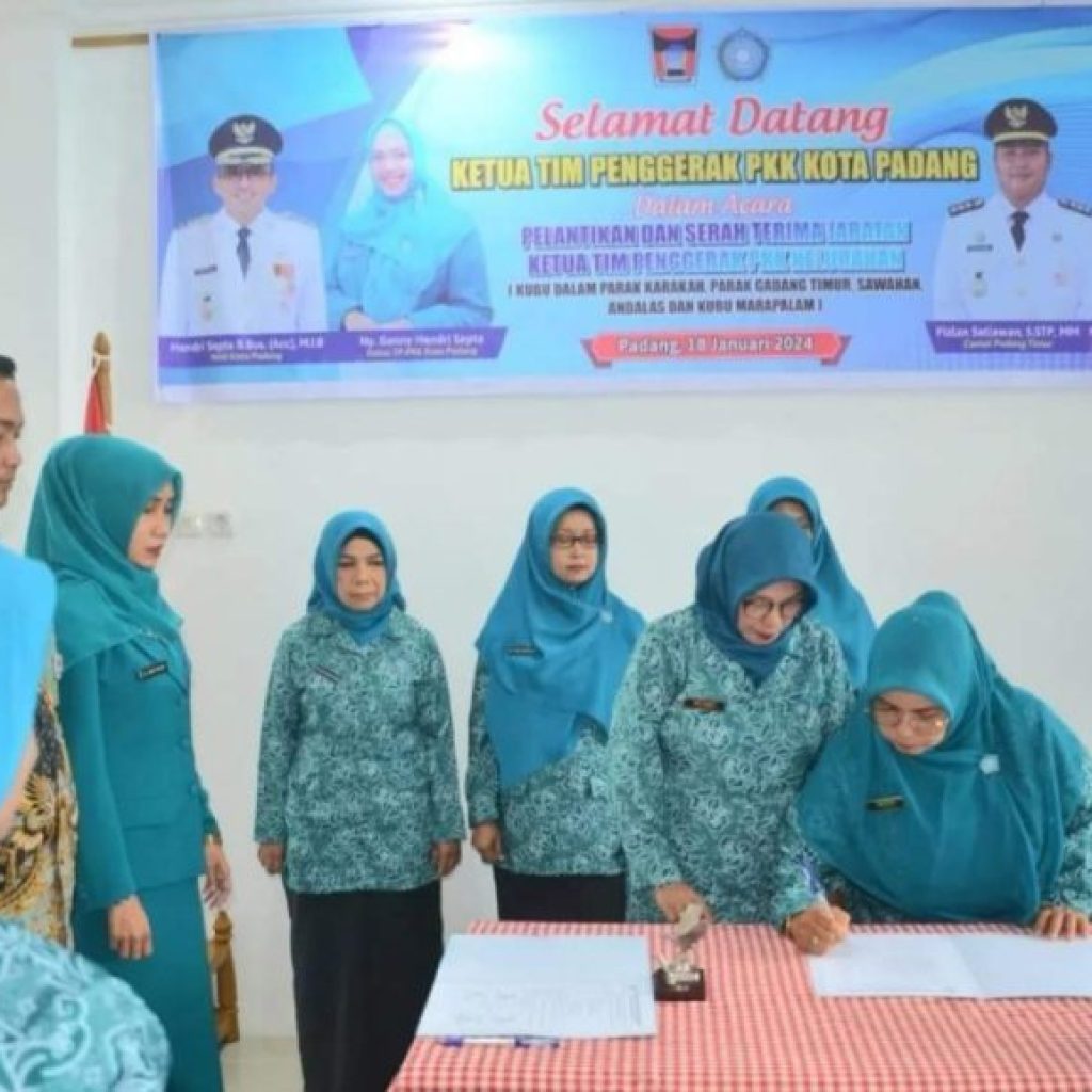 Genny Hendri Septa Saksikan Sertijab Lima Ketua TP-PKK Kelurahan di Padang Timur