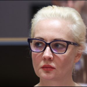Yulia Navalnaya Menuntut Pihak Berwenang Rusia Menyerahkan Jenazah Suaminya