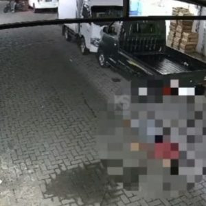 Ditusuk Dengan Pisau, Setelah Jatuh Masih  Dibacok