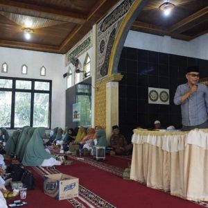 Anggota DPRD Pasbar dampingi Wabup Risnawanto Hadiri Pengajian Rutin Wirid Yasin Di Masjid Nurul Huda Tampuniak Kinali