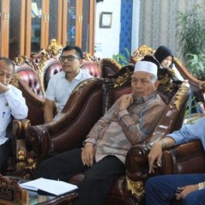 Bupati Hamsuardi Bersama Ketua DPRD Erianto Mengikuti Rakor Bersama Menko PMK lewat Zoom