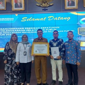 Keluar Dari Zona Kuning, Pasaman Barat Terima Penghargaan Predikat Kepatuhan Standar Pelayanan Publik Tahun 2023 Dari Ombudsman RI