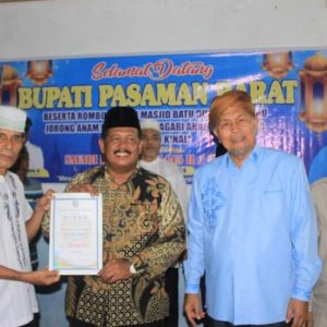 Wakil ketua DPRD H.Daliyus.K dampingi Bupati Hamsuardi Bersama Tim 1 Safari Ramadhan Bantu Masjid Batu Durian Tibarau Kinali Sebesar Rp27 Juta