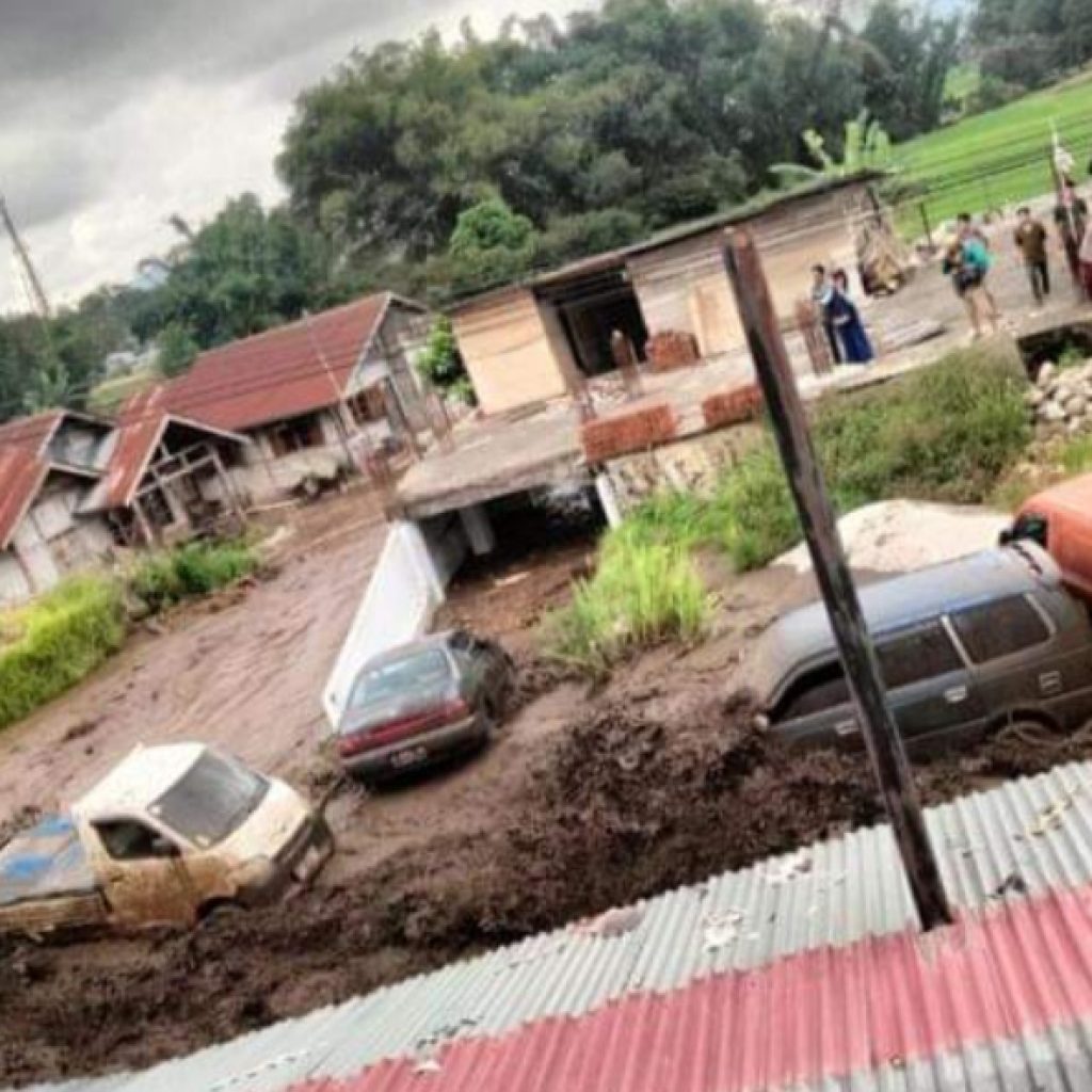 Banjir Lahar Dingin Gunung Merapi Terjang Tanah Datar Dan Agam