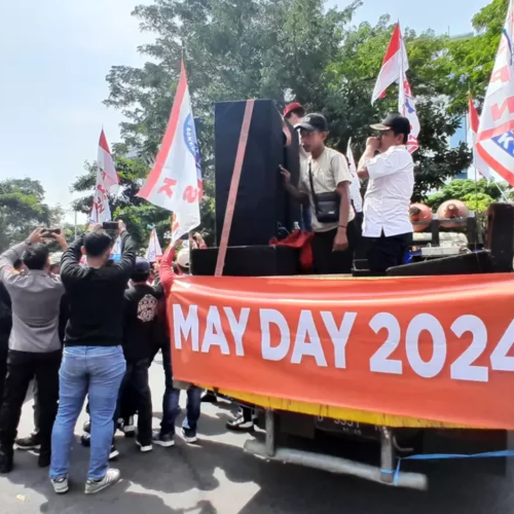 Aksi May Day 2024 : Ribuan Buruh Serukan Pembatalan Omnibus Law dan Penghapusan Outsourcing