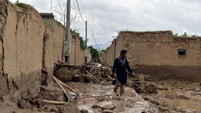 Banjir Bandang Afghanistan: Lebih dari 300 Orang Tewas, Ribuan Rumah Hancur