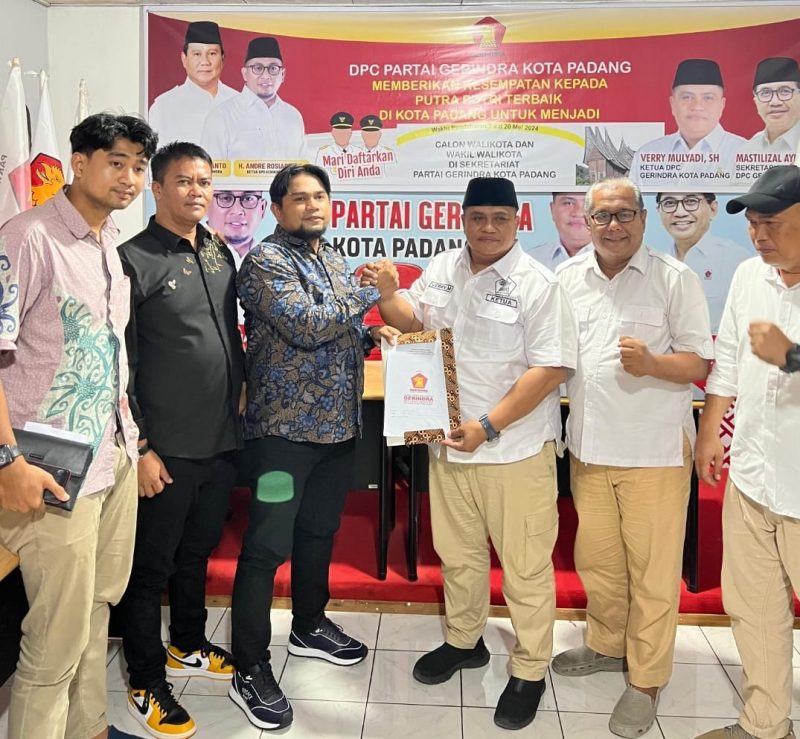 Dani Faizal Menyerahkan Formulir Pendaftaran Cawako, "Gerindra Andalkan Figur Muda Untuk Kota Padang"