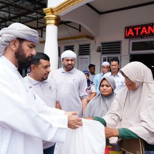 Delegasi Uni Emirat Arab Bantu Korban Banjir Tanah Datar