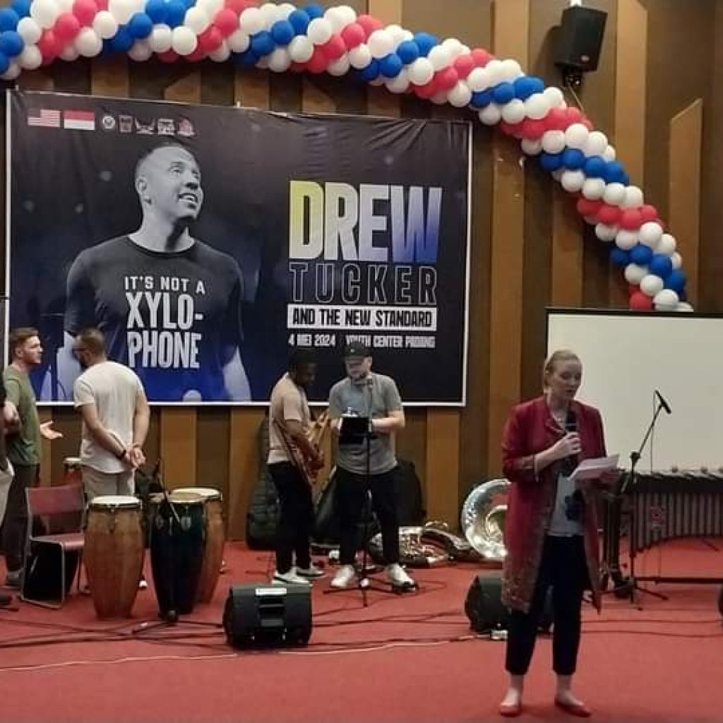 "Drew Tucker and The New Standard: Memukau Kota Padang dengan Aroma Jazz Amerika"