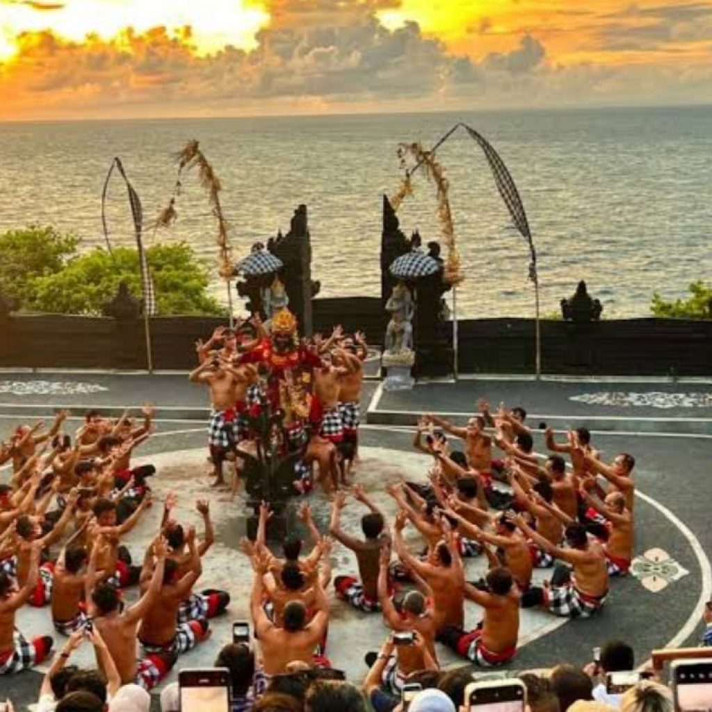"Kecak, Memukau Dunia Dengan Pesona Magis Seni Tari Tradisional Bali"
