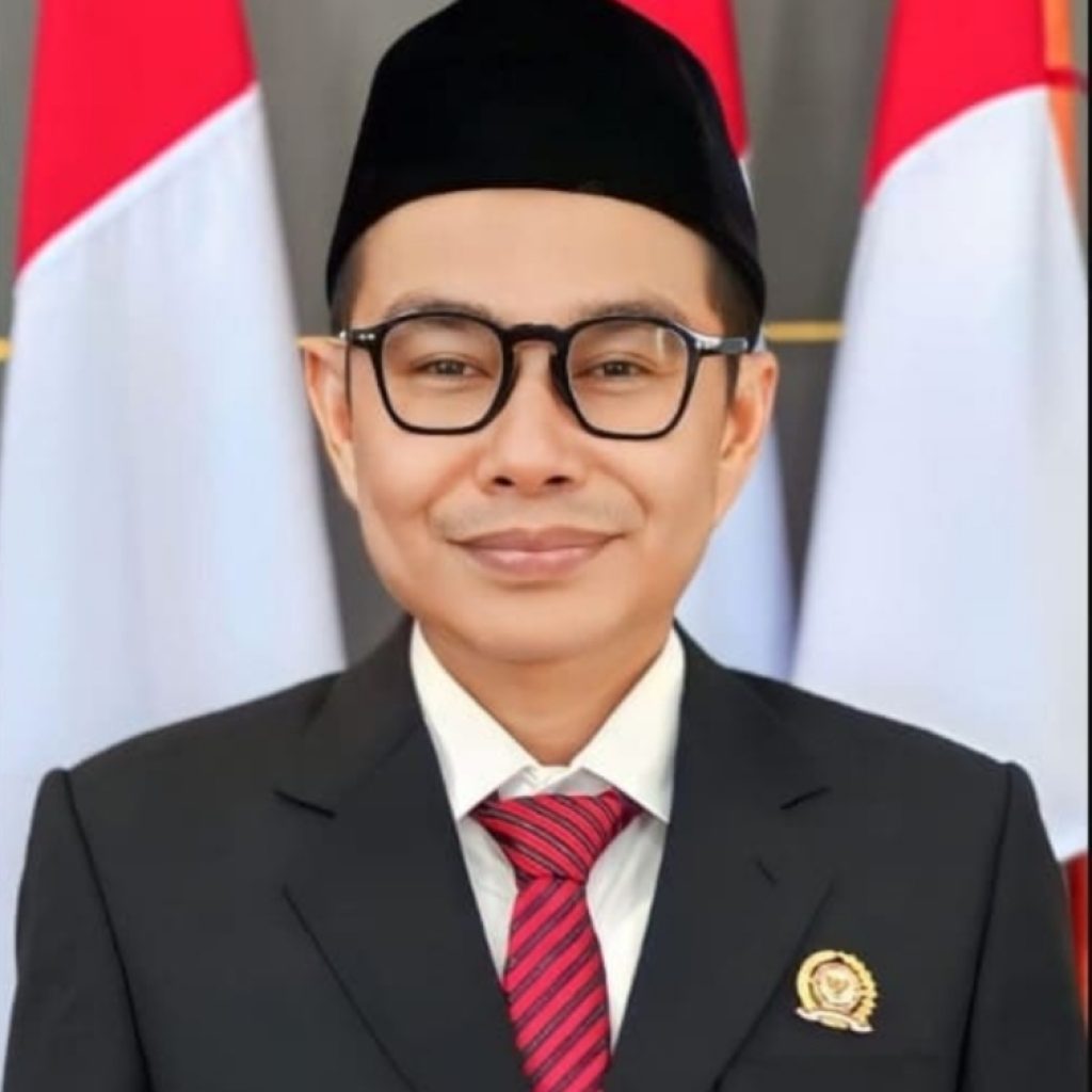 Musfi Yendra Ketua Komisi Informasi Sumbar