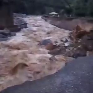 Banjir Bandang dan Longsor Terjang Agam, Jalur Padang-Bukittinggi Terputus