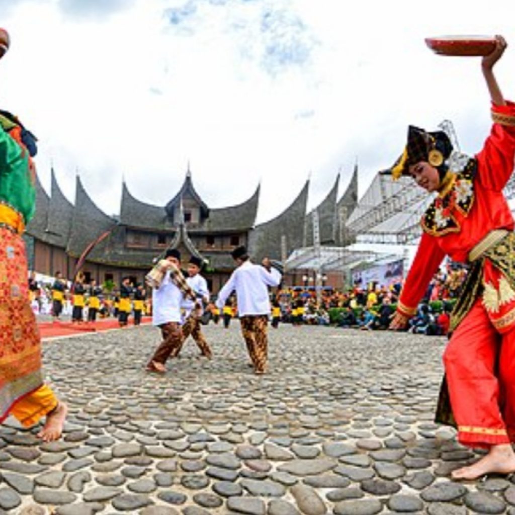 Krisis Etika Di Ranah Minang, Antara Modernisasi Dan Adat