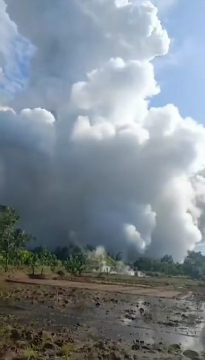 Kawah Nirwana Bergemuruh: Letusan Tiga Kali Guncang Lampung Barat