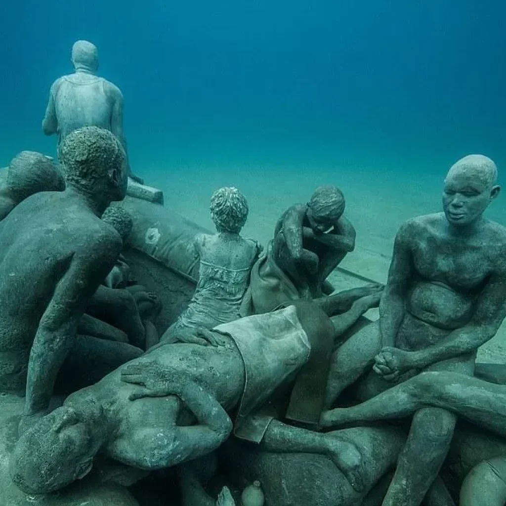 Jejak Sejarah Tersembunyi di Dasar Laut: Kisah dan Pesan di Balik Museum Patung Atlan