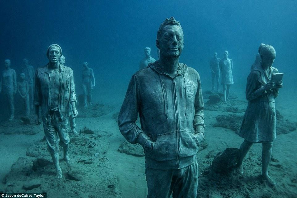 Jejak Sejarah Tersembunyi di Dasar Laut: Kisah dan Pesan di Balik Museum Patung Atlan Jejak Sejarah Tersembunyi di Dasar Laut: Kisah dan Pesan di Balik Museum Patung Atlan