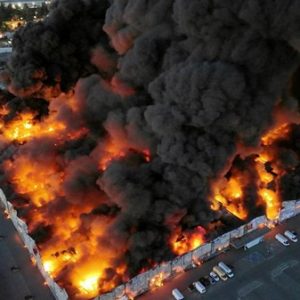 Kebakaran Hebat di Mal Polandia, Ratusan Toko dan Gerai Terbakar